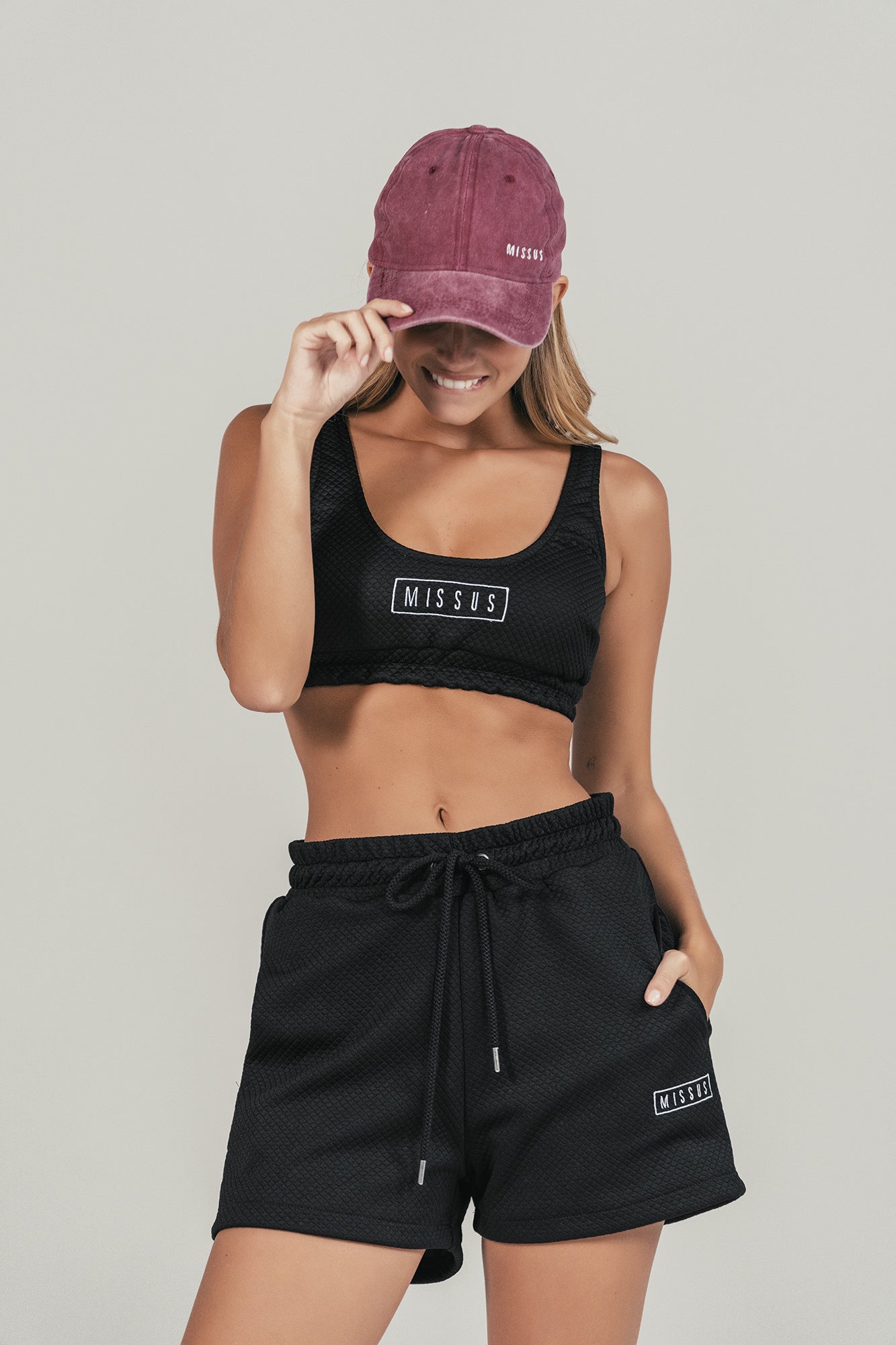 CROP TOP CHÁNDAL ACOLCHADO NEGRO