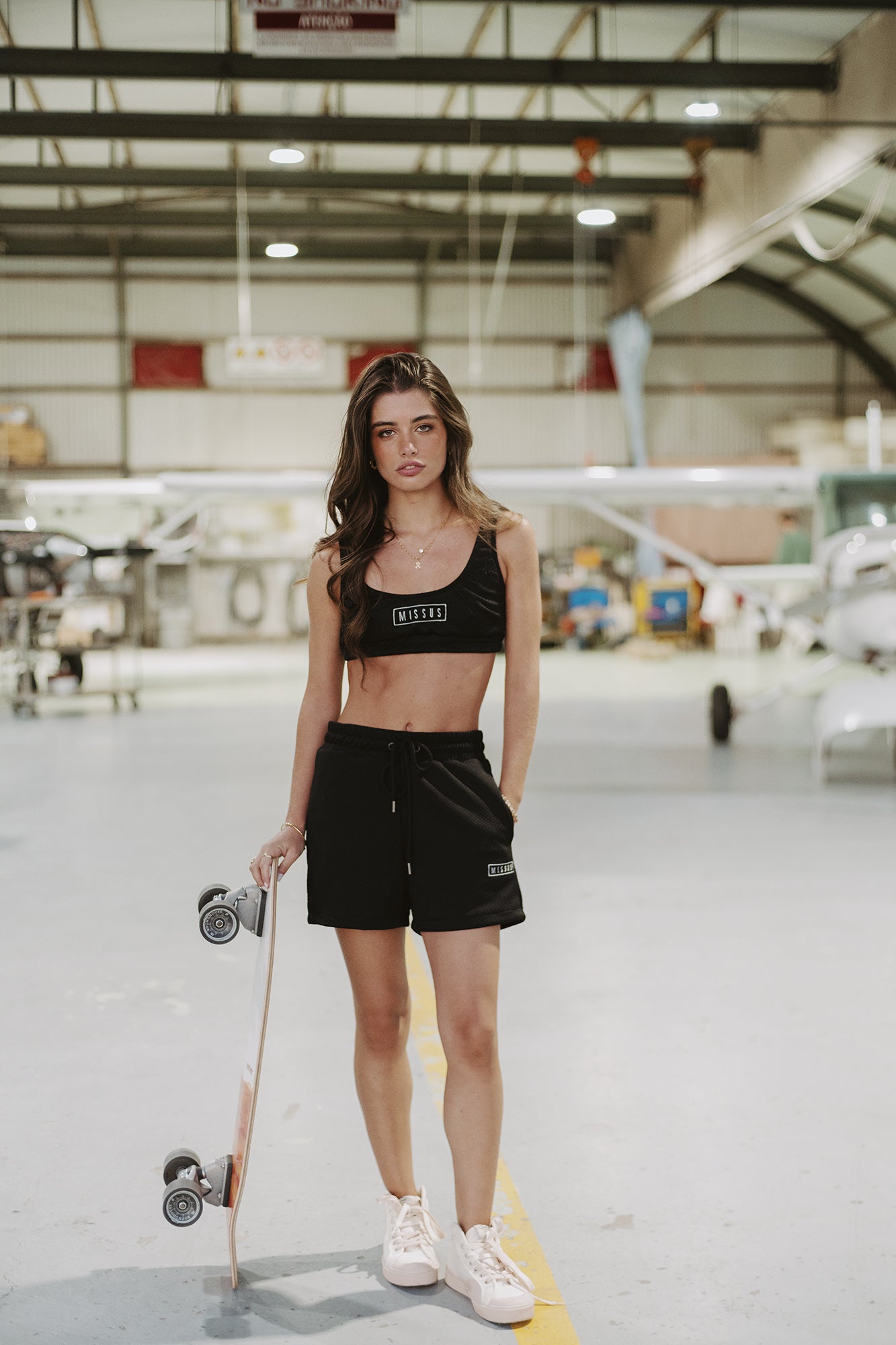 CROP TOP CHÁNDAL ACOLCHADO NEGRO