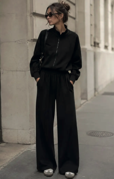 BLACK SWEATPANTS